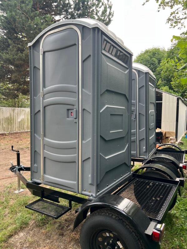 Single porta potty trailer without sink